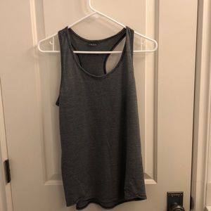 Oiselle Flyout tank in Black